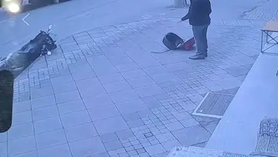 TIR'dan fırlayan lastik dehşet saçıyordu