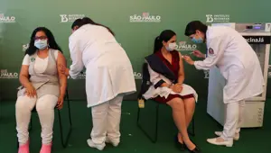 Brezilya'dan CoronaVac ve AstraZeneca aşılarına acil kullanım onayı