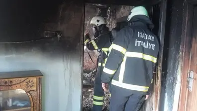 Kırıkhan’da yanan ev kullanılmaz hale geldi