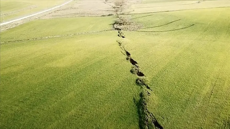 Diri fay haritasına nasıl bakılır? MTA, diri fay haritası ve yer bilimleri portalıyla Türkiye'nin tektonik resmini ziyaretçilere sunuyor 