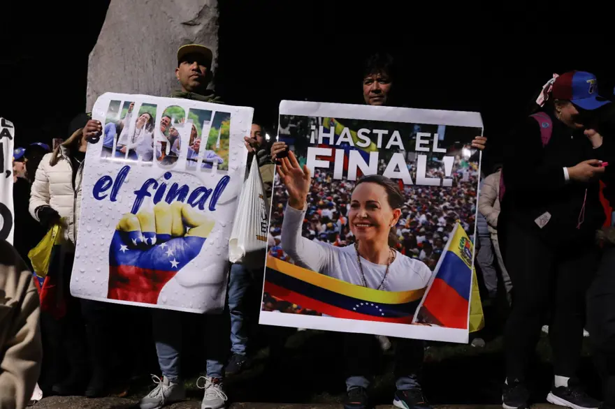 Venezuela'da "hileli" seçim tartışması: Yüzlerce göçmen sokaklarda toplandı 9 Venezuela'da "hileli" seçim tartışması: Yüzlerce göçmen sokaklarda toplandı 9