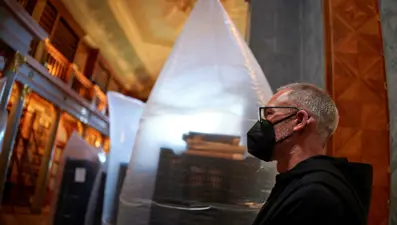 Macaristan’ın en eski kütüphanesinde böcek istilası: 100 bin kitap için zamana karşı yarış