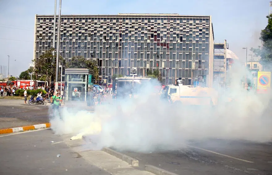 Taksim'deki LGBT Onur Yürüyüşü'ne polis müdahalesi 5