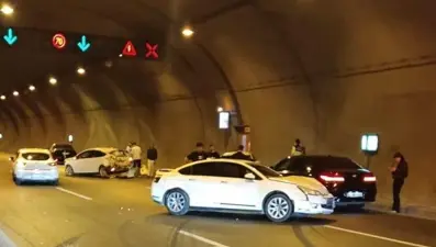 İzmir'de zincirleme trafik kazası: 3 yaralı