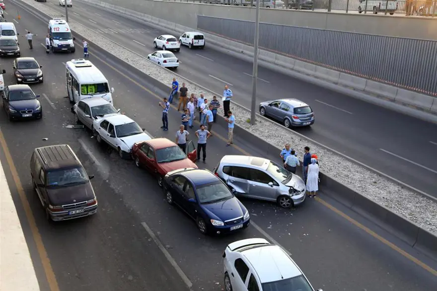 Başkentte zincirleme trafik kazası 6