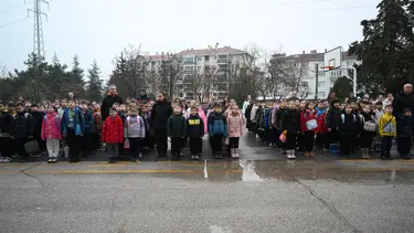 Okullarda bir dakikalık saygı duruşunda bulunuldu