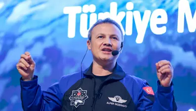 Türkiye'nin ilk astronotu Alper Gezeravcı, "Kara delik var mı?" sorusunu yanıtladı