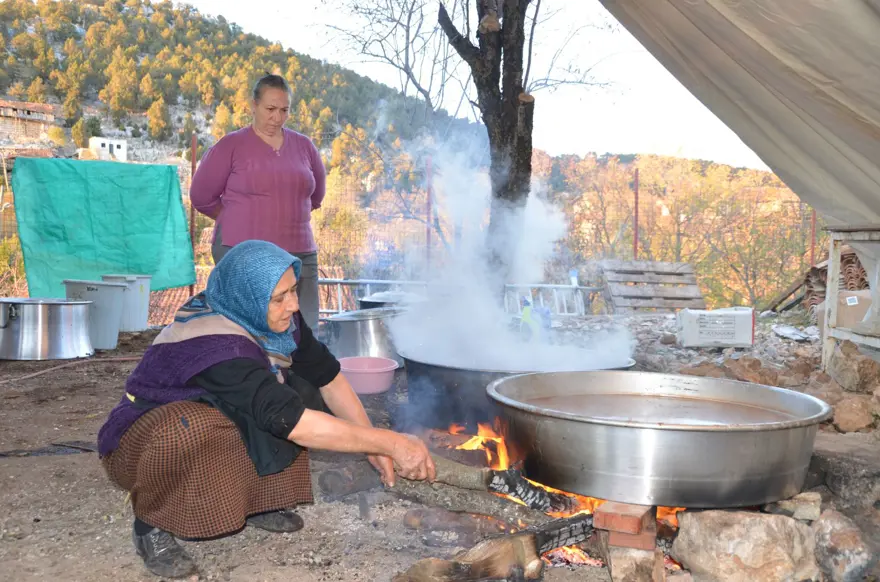 Toroslardan toplanıyor, sadece pekmez olarak tüketiliyor 6