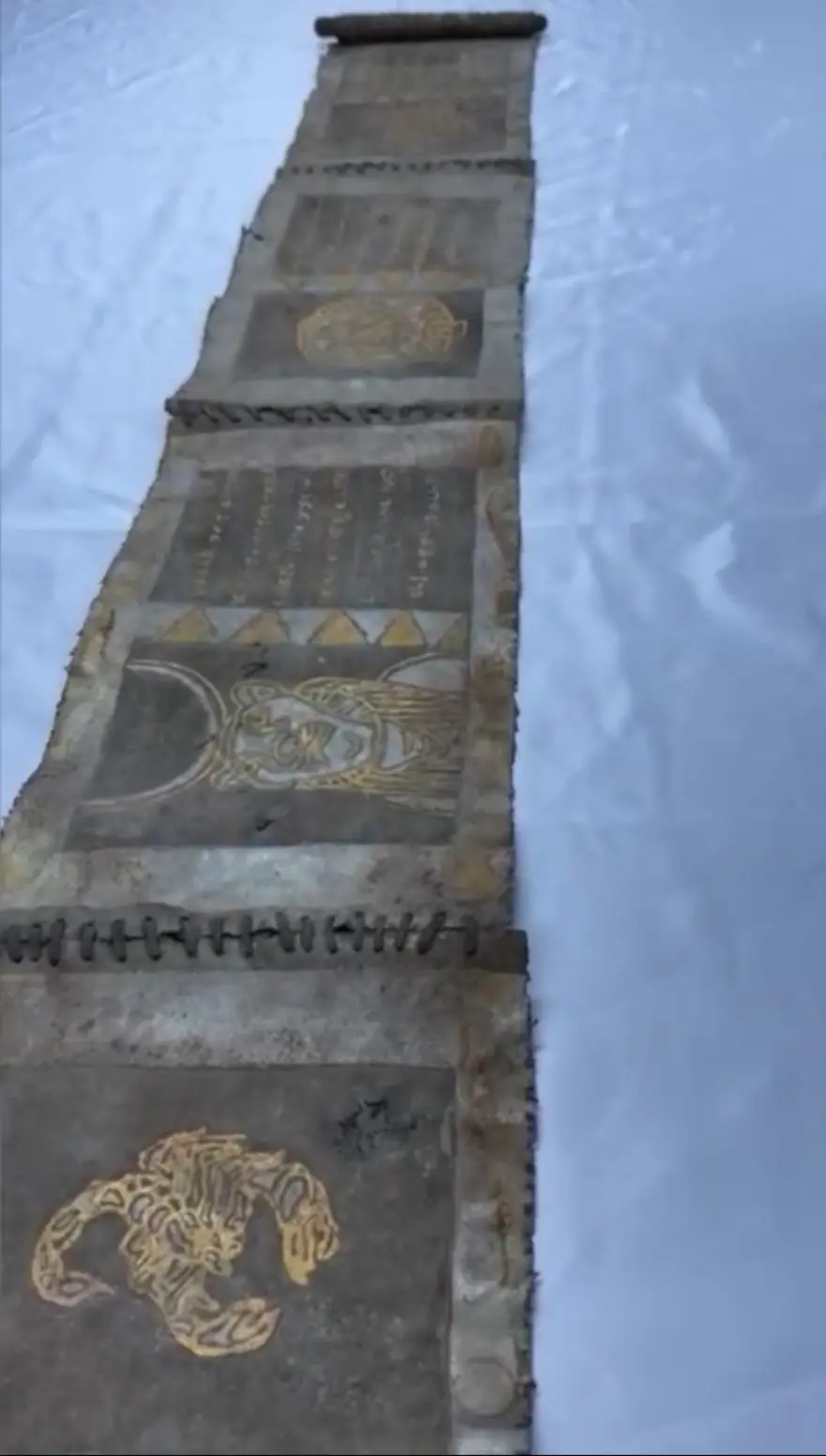 Bin 200 yıllık altın yazma Tevrat'ı 1,5 milyon dolara satacaklarmış 4