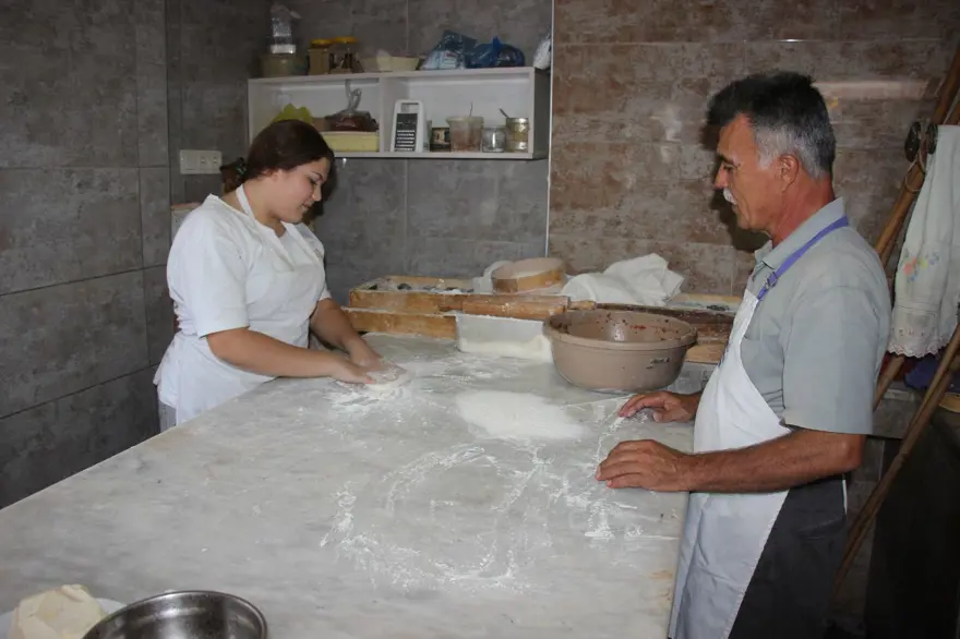 Fırının ateşiyle hayalini yoğuruyor: Gece gündüz çalışıyor 