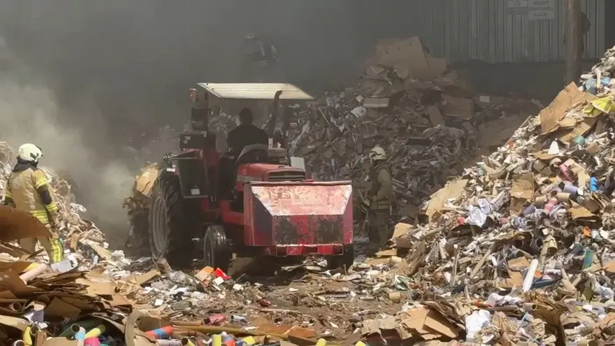 İstanbul'da geri dönüşüm tesisinde yangın 8 İstanbul'da geri dönüşüm tesisinde yangın 8
