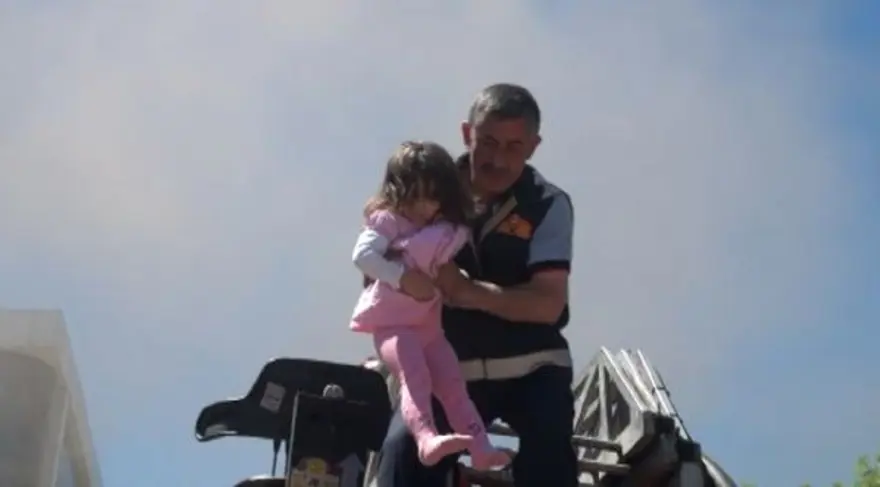 Gözünü kırpmadan ateşe daldı 9 Gözünü kırpmadan ateşe daldı 9