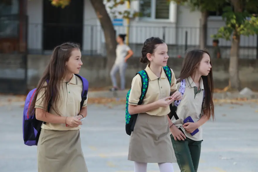 Okullar açıldı (18 milyon öğrenci ders başı yaptı) 12