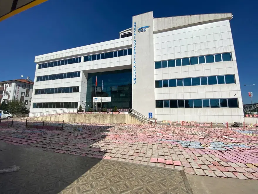 Bartın'da sel sonrası 70 bin evrakı sererek kurutma 