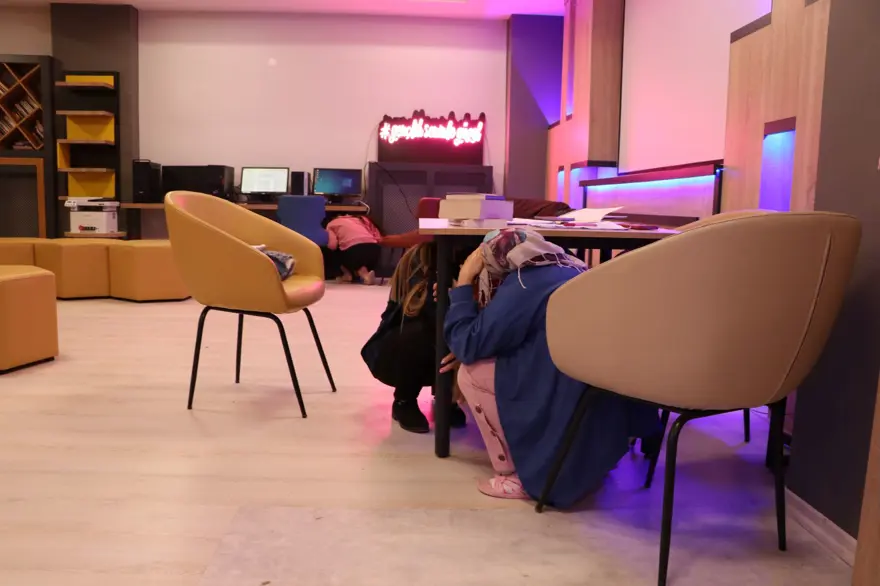 KYK yurtlarında eş zamanlı deprem tatbikatı 73