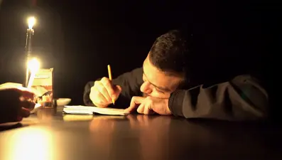 Performans sanatçısı müzede 40 gün karanlık odada kalacak