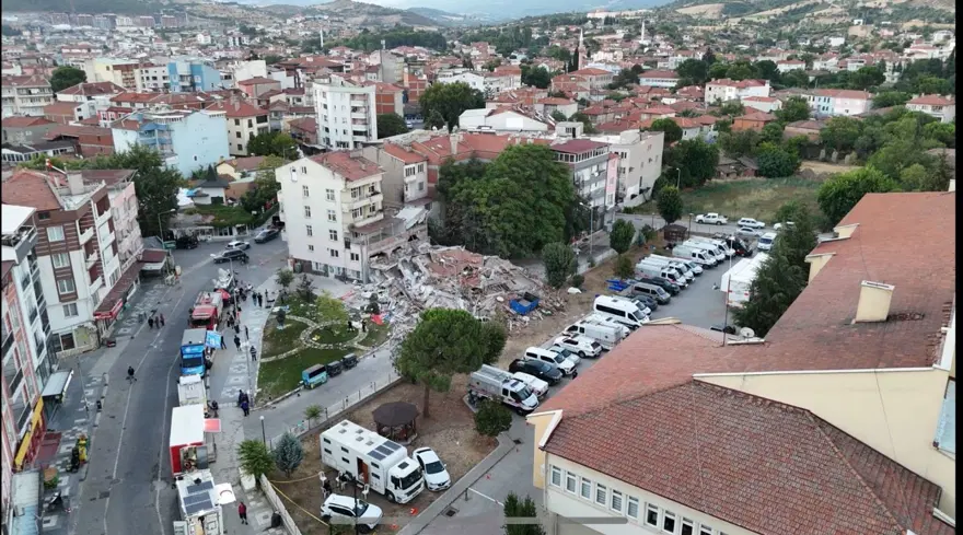 Balıkesir'deki depremin merkez üssünde bu sabah... Sındırgı havadan görüntülendi 5