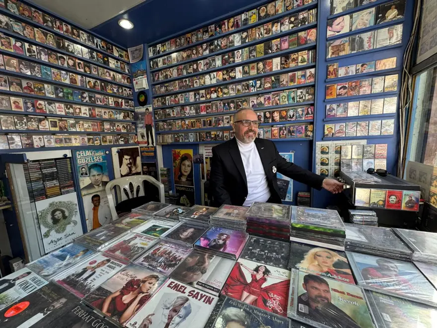 Diyarbakır'ın yarım asırlık kasetçisi! 20 metrekarelik dükkanında teknolojiye meydan okuyor 4