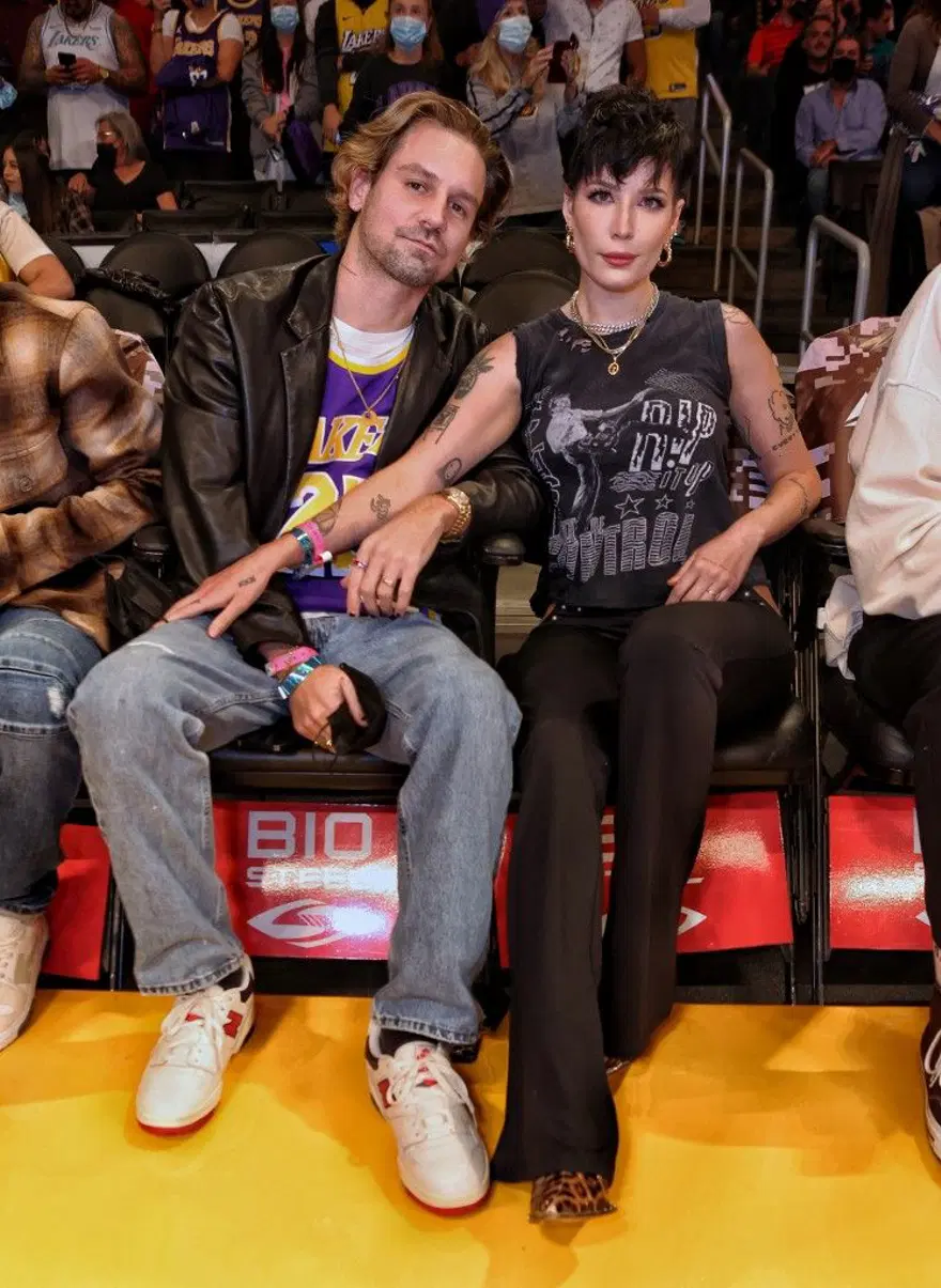 Halsey ile Türk senarist Alev Aydın ayrıldı Halsey ile Türk senarist Alev Aydın ayrıldı