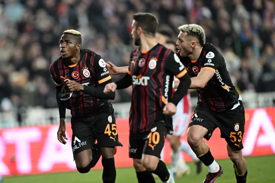 Galatasaray 10 kişiyle kazandı: Sivasspor deplasmanından galibiyetle dönüyor 