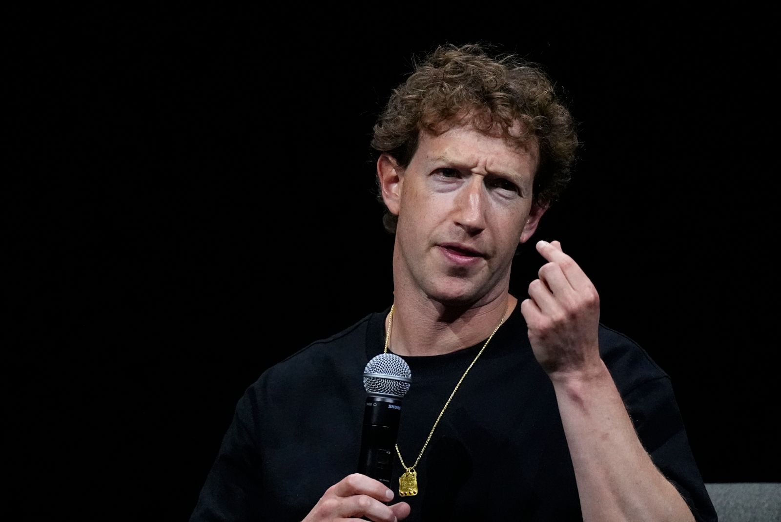 Zuckerberg’den 100 milyon dolarlık maaş: WhatsApp'tan iş teklif ediyor