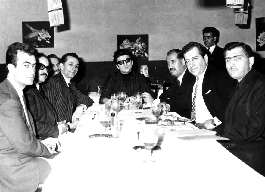 Vefatının 25'inci yılında az bilinen fotoğraflarıyla Zeki Müren 5 Vefatının 25'inci yılında az bilinen fotoğraflarıyla Zeki Müren 5