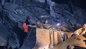 Deprem felaketi için tüyler ürperten tespitler | “Isias Otel’inyıkılış şekli, kum dolu kovayı ters çevirmek gibi” Deprem felaketi için tüyler ürperten tespitler | “Isias Otel’inyıkılış şekli, kum dolu kovayı ters çevirmek gibi”