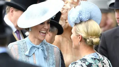 Kraliçe Elizabeth'in büyük torunu Zara Tindall üçüncü çocuğuna hamile