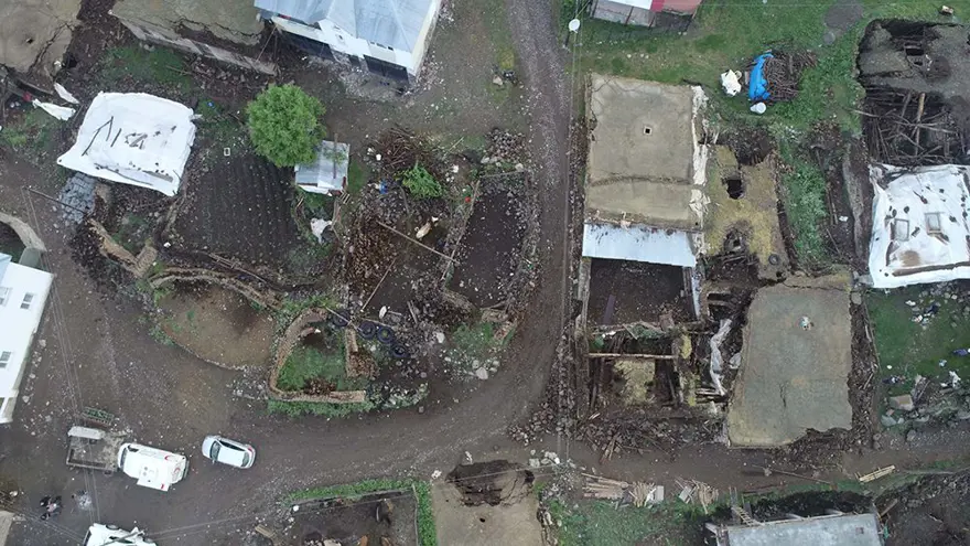 Bingöl'deki depremin boyutu gün ağarınca ortaya çıktı 8 Bingöl'deki depremin boyutu gün ağarınca ortaya çıktı 8