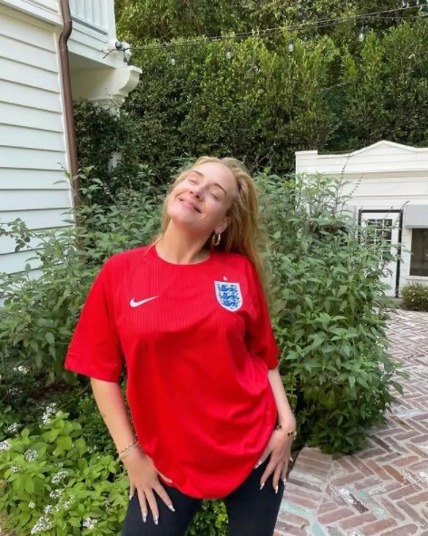 Adele Avrupa Futbol Şampiyonası'nda İngiltere'ye böyle teşekkür etti 