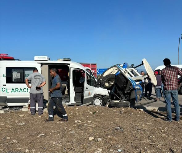 Ölümlü kazaya giden cenaze aracı da kaza yaptı: 2 ölü, 4 yaralı