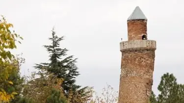 Elazığ'daki Ulu Cami'nin minaresi 864 yıldır depremlere meydan okuyor