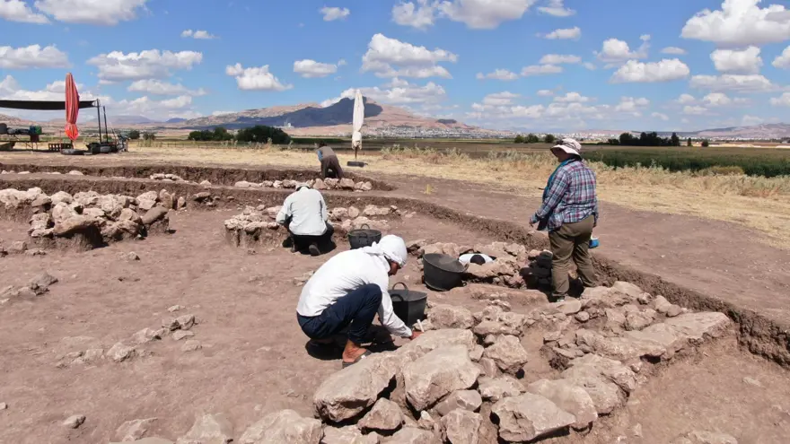 Çayönü Höyüğü'nde 5 bin yıllık sandık mezar bulundu 2 Çayönü Höyüğü'nde 5 bin yıllık sandık mezar bulundu 2