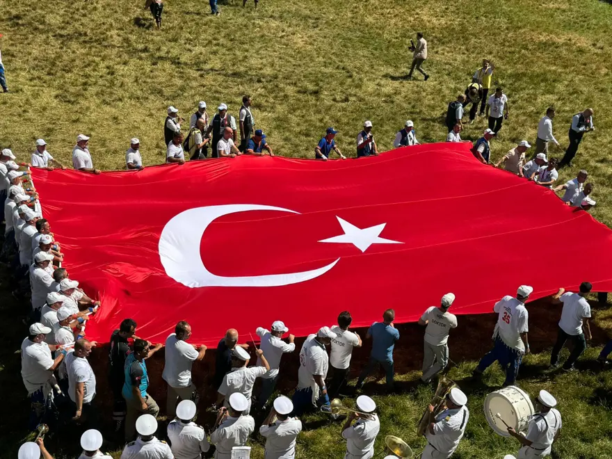 Kırkpınar Er Meydanı'nda Türk bayrağı açıldı 4