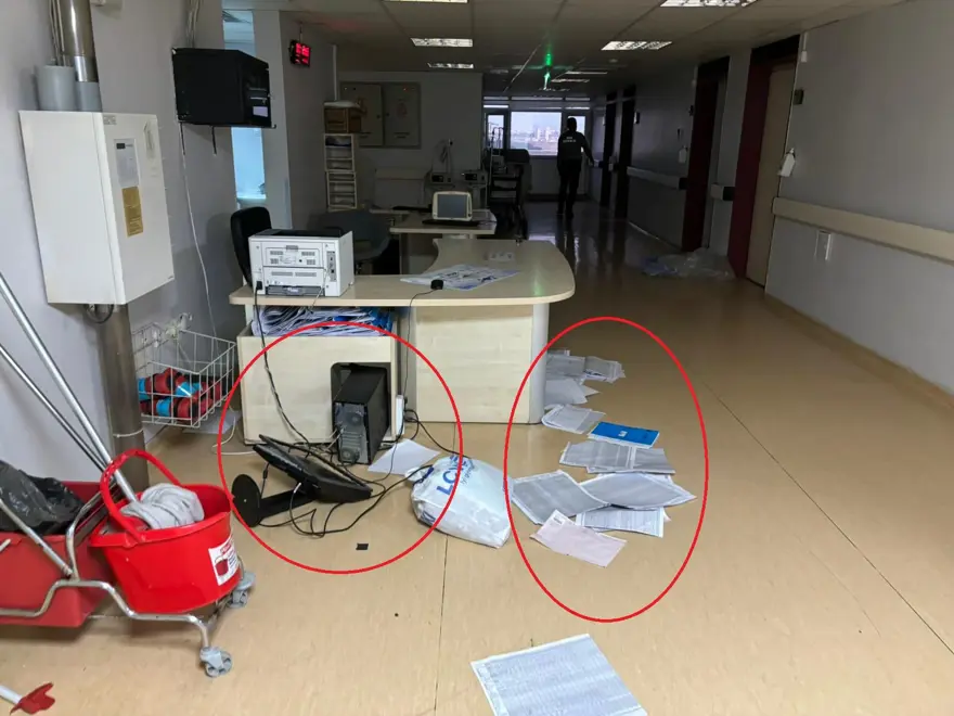 Ölüm haberini alınca sağlık personeline saldırdılar! Diyarbakır'da hastaneyi birbirine kattılar 2 Ölüm haberini alınca sağlık personeline saldırdılar! Diyarbakır'da hastaneyi birbirine kattılar 2