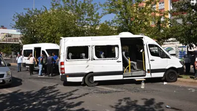 Yolcu minibüsü otomobille çarpıştı: 7 yaralı