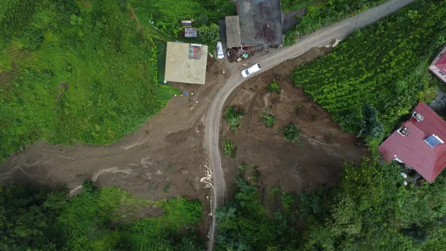 Rize'de şiddetli yağışların ardından 16 evin boşaltılmasına karar verildi Rize'de şiddetli yağışların ardından 16 evin boşaltılmasına karar verildi