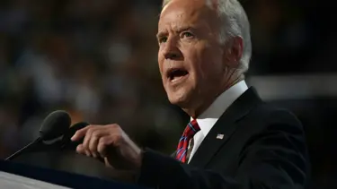 ABD eski Başkan Yardımcısı Biden'a 'uygunsuz davranış' suçlaması