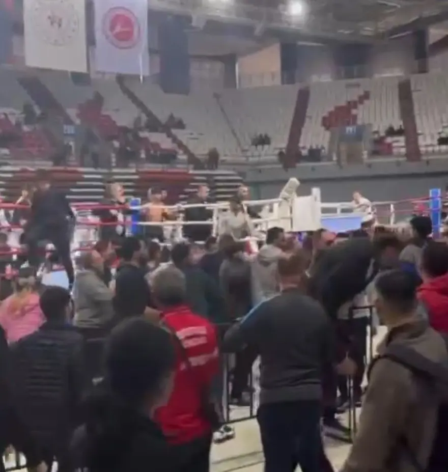Kick boks maçında kavga ring dışına taştı: Biri hakem iki yaralı 2