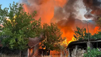 Balıkesir'de yangın: 15 ev kül oldu