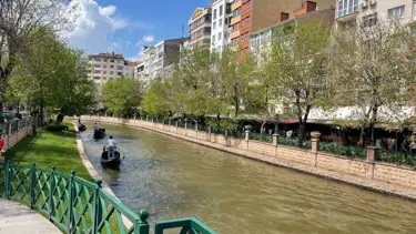 Eskişehir&#x27;e bahar geldi