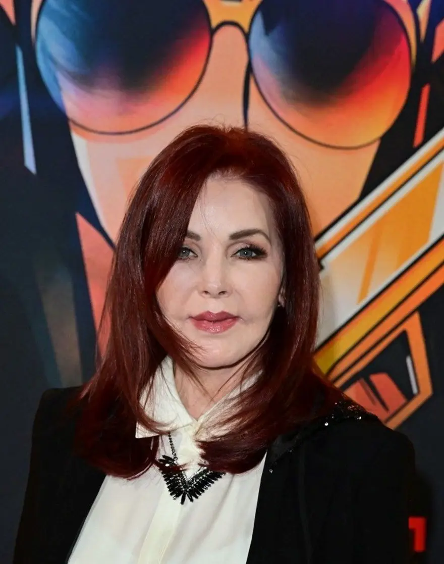 Elvis Presley öldükten sonra evlenmemeye yemin etti 2 Elvis Presley öldükten sonra evlenmemeye yemin etti 2