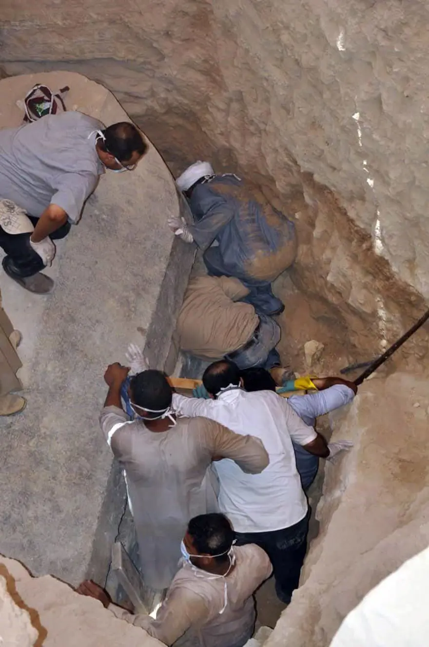 Büyük İskender'e ait olduğu düşünülen 2500 yıllık lahit açıldı 5