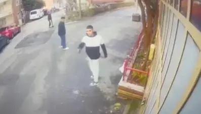 Berberde saçına çizik atan arkadaşına kurşun yağdırdı