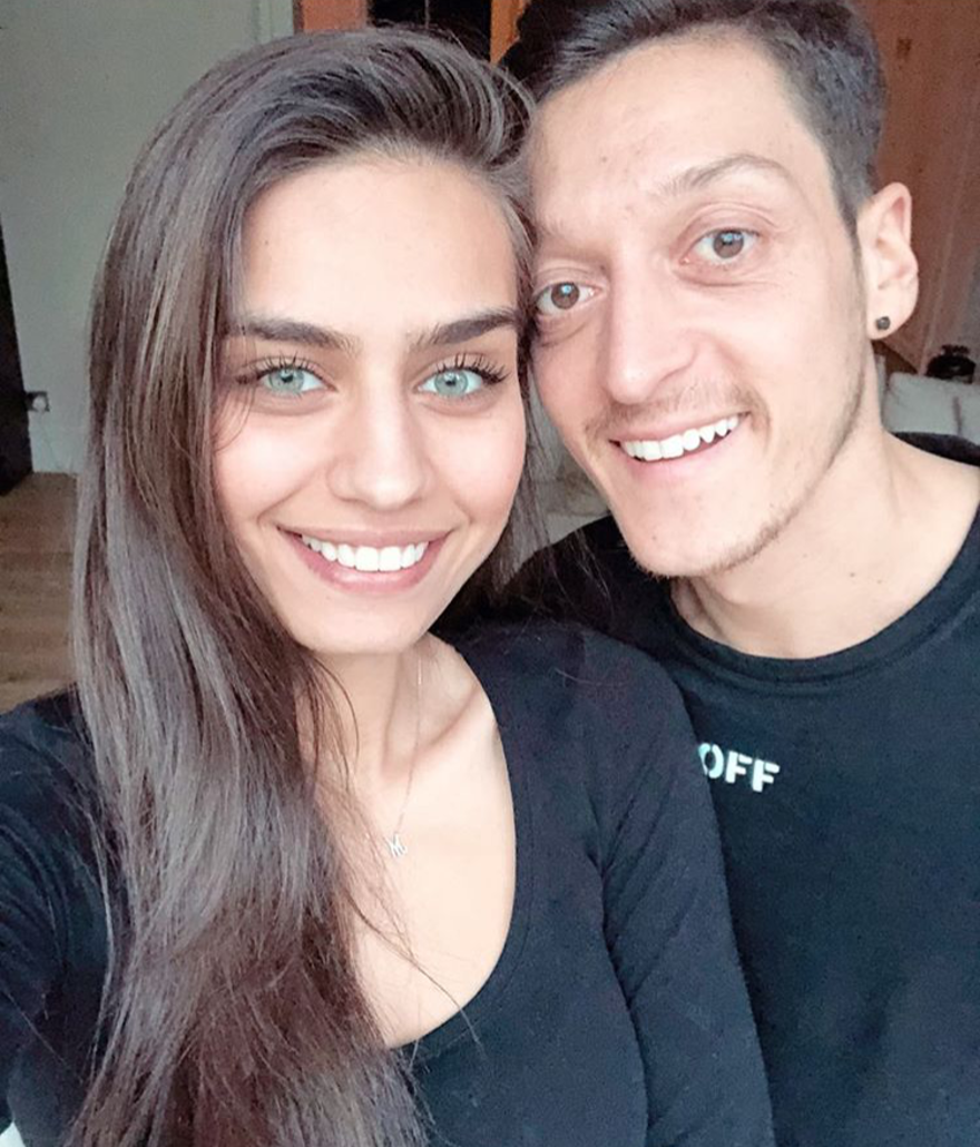 Mesut Özil'den Amine Gülşe'ye özel parti 2 Mesut Özil'den Amine Gülşe'ye özel parti 2