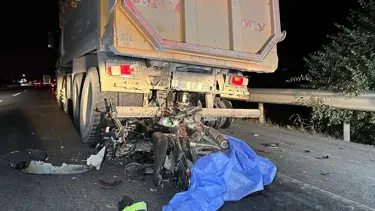 Motosiklet kamyona arkadan çarptı:  Sürücü hayatını kaybetti