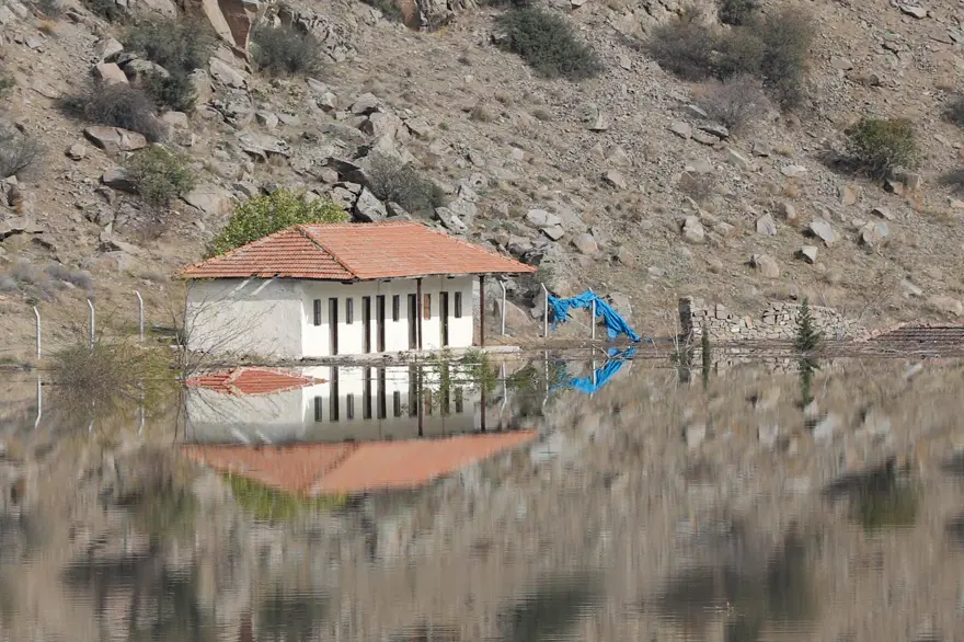 Tarihi hamam, baraj sularına gömüldü 