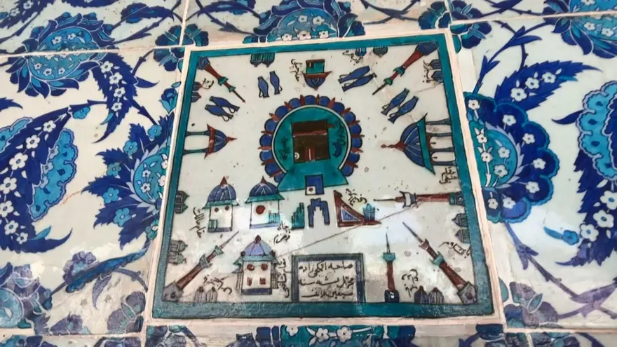 İstanbul’daki463 yıllık tarihi camide tepki çeken görüntü 3