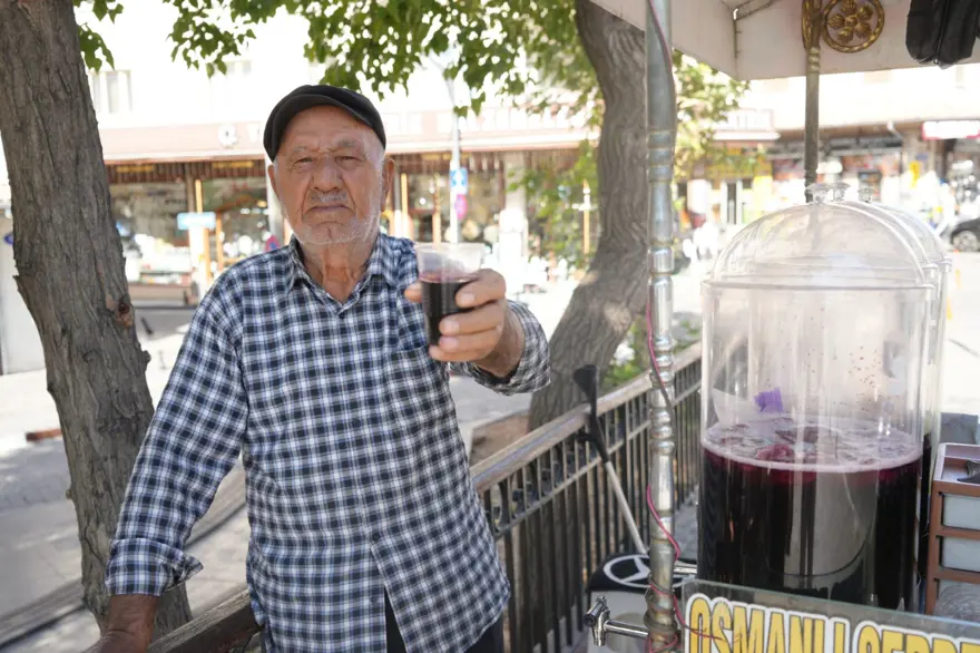 Halk arasında iltihaba iyi geldiği söyleniyor: 40 yıldır günlük olarak hazırlıyor 2 Halk arasında iltihaba iyi geldiği söyleniyor: 40 yıldır günlük olarak hazırlıyor 2