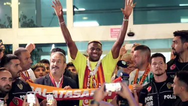 Galatasaray'ın yeni transferi Osimhen, İstanbul'a geldi